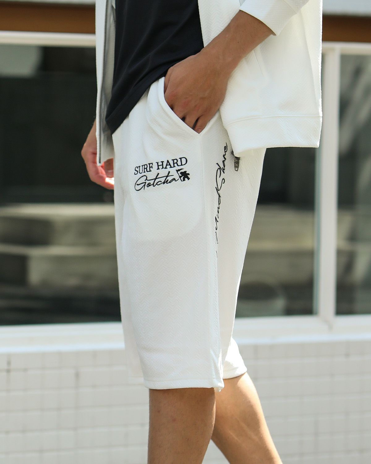 ホワイト：180cm70kg(Lサイズ着用)