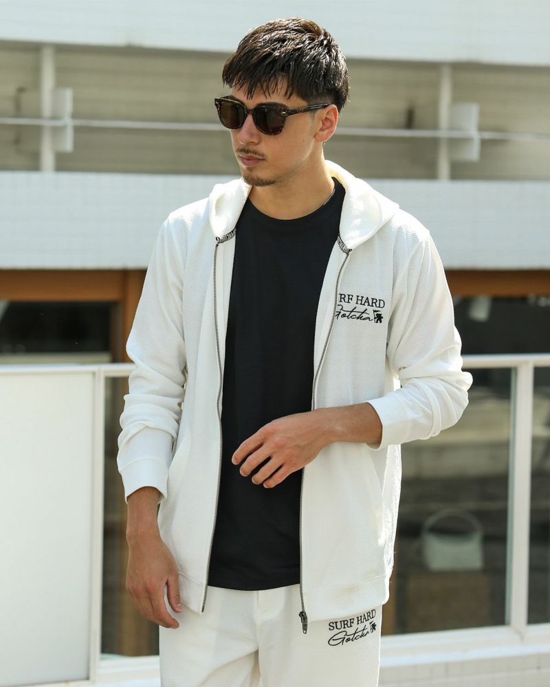 ホワイト：180cm70kg(Lサイズ着用)