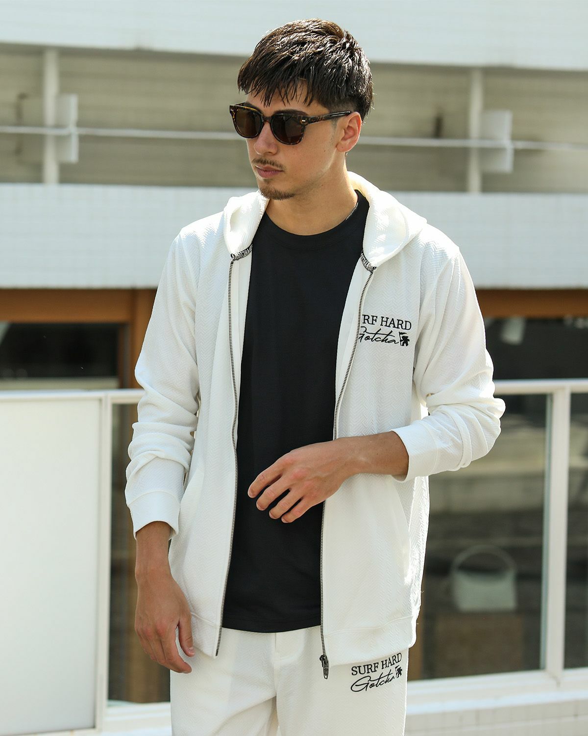 ホワイト：180cm70kg(Lサイズ着用)