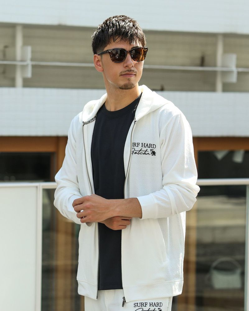 ホワイト：180cm70kg(Lサイズ着用)