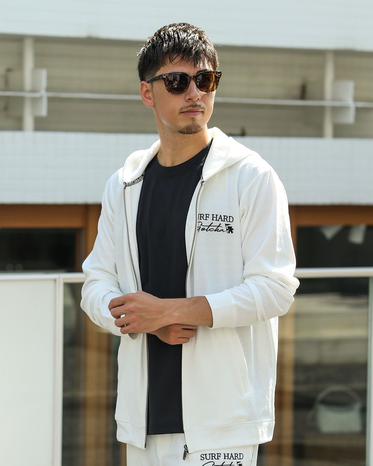 ホワイト：180cm70kg(Lサイズ着用)