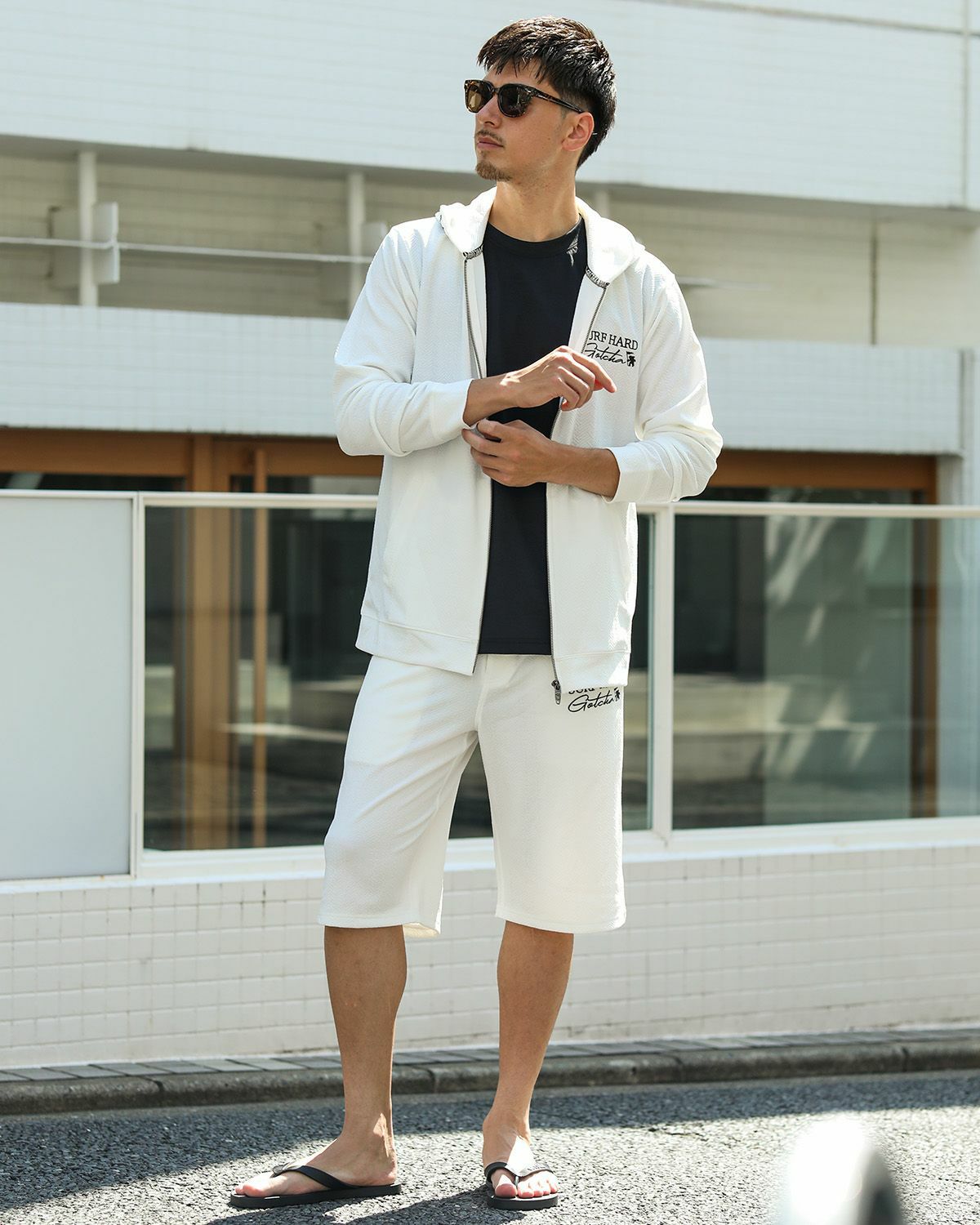 ホワイト：180cm70kg(Lサイズ着用)