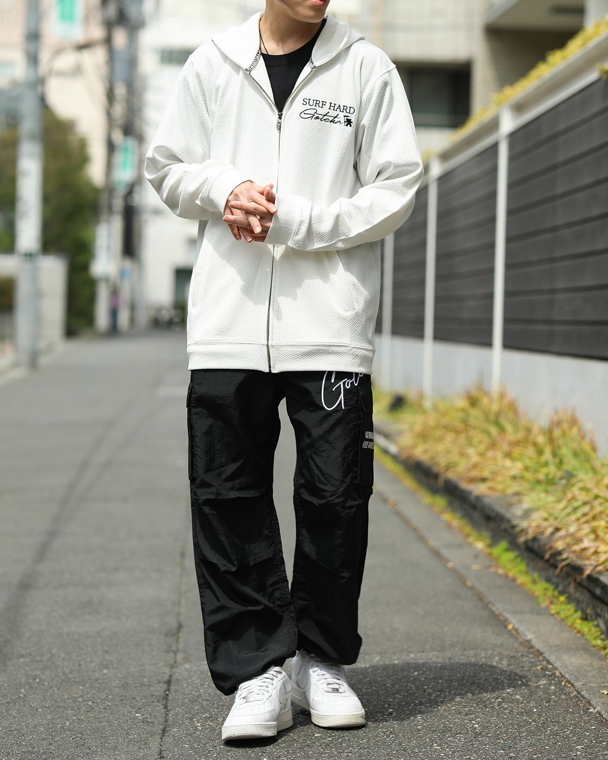 ホワイト：168cm55kg(Lサイズ着用)