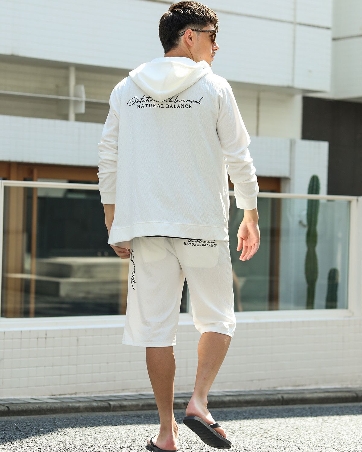 ホワイト：180cm70kg(Lサイズ着用)