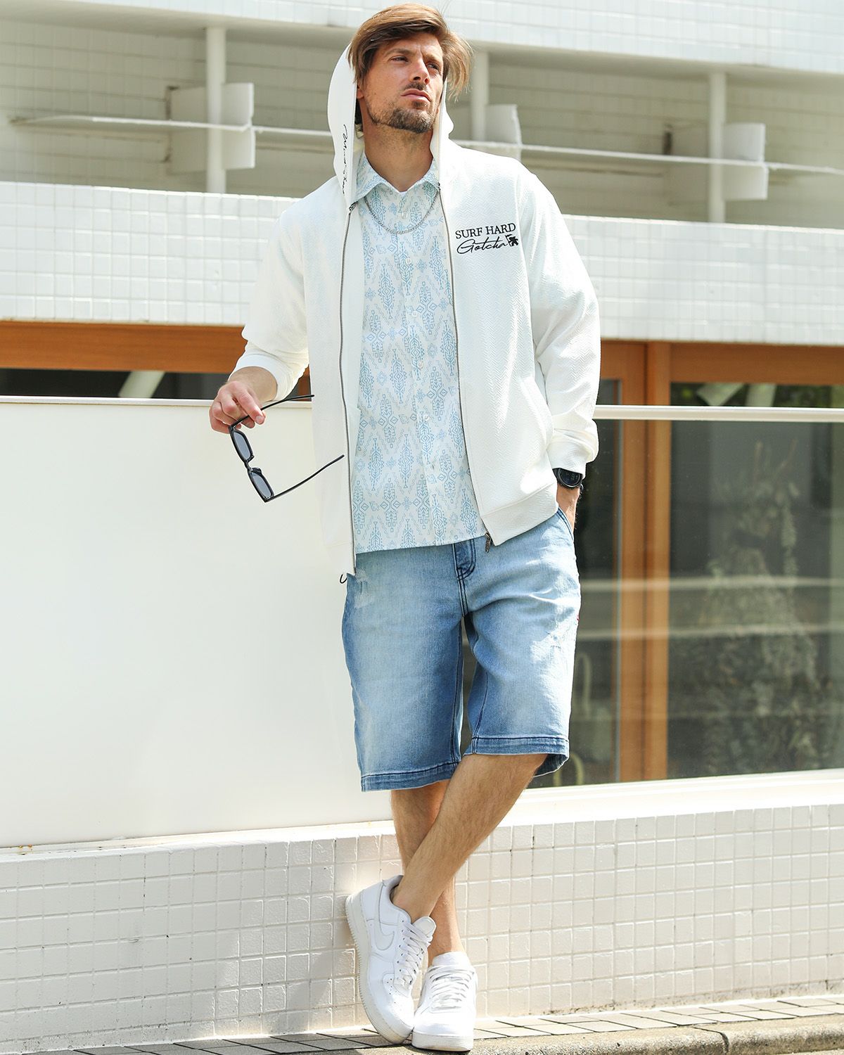 ホワイト：183cm70kg(Lサイズ着用)