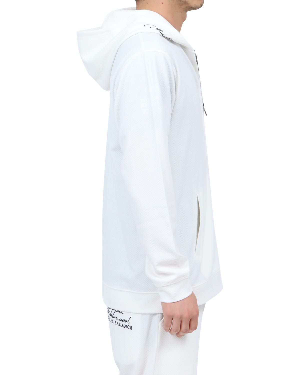 ホワイト：180cm67kg(Lサイズ着用)