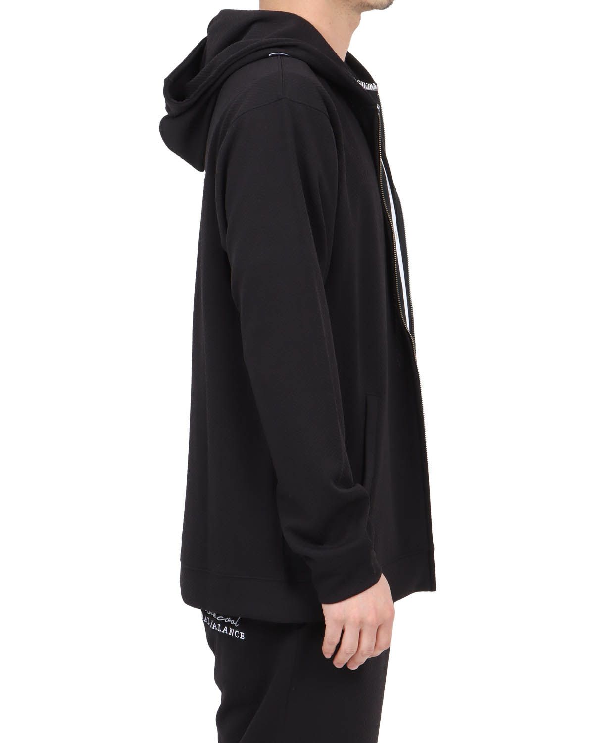 ブラック：180cm67kg(Lサイズ着用)