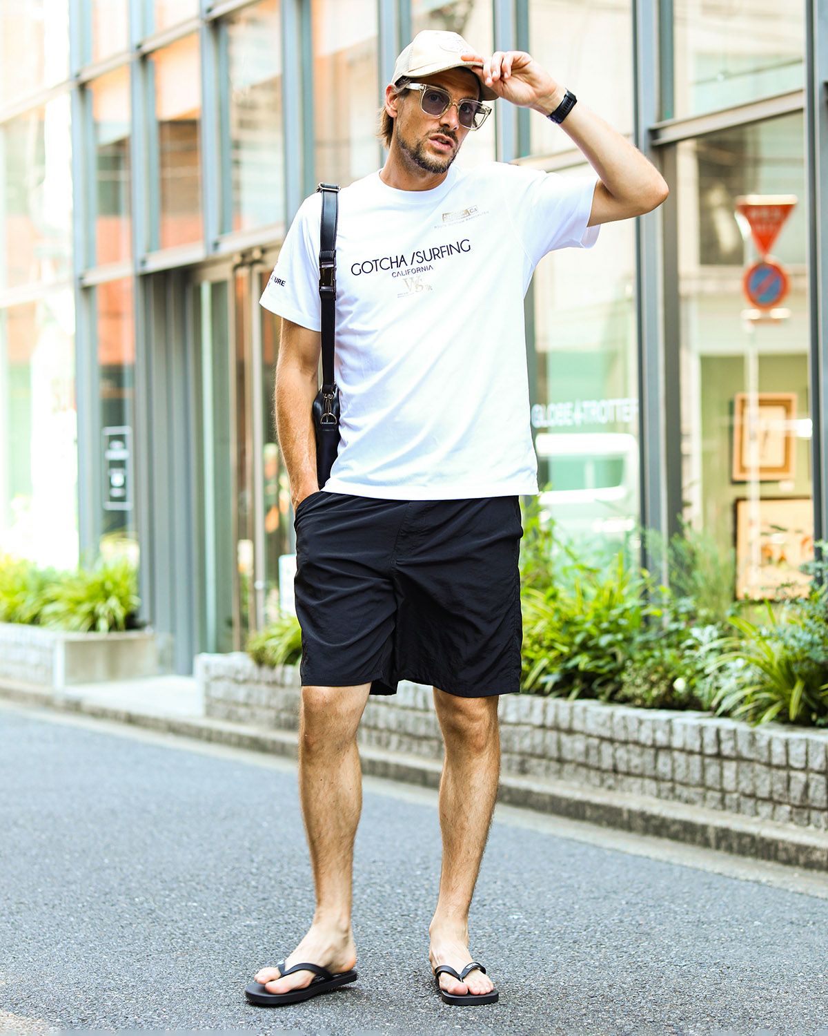 ホワイト：183cm/70kg(Lサイズ着用)