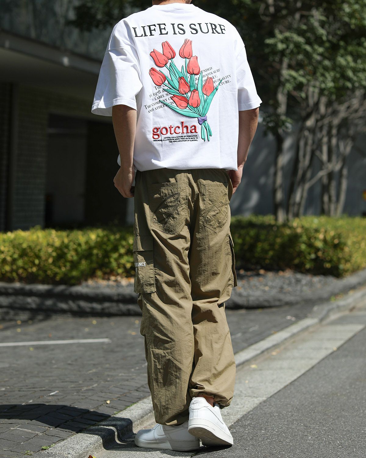 ホワイト：180cm67kg(Lサイズ着用)