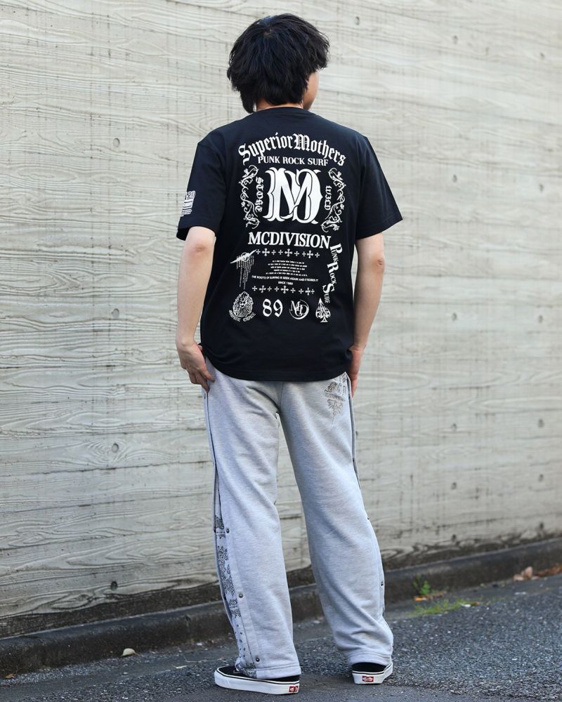 ブラック:173cm/63kg(Lサイズ着用)