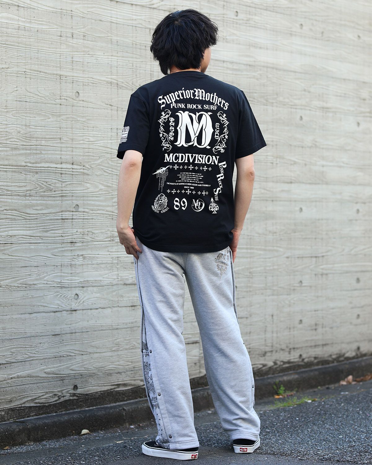 ブラック:173cm/63kg(Lサイズ着用)