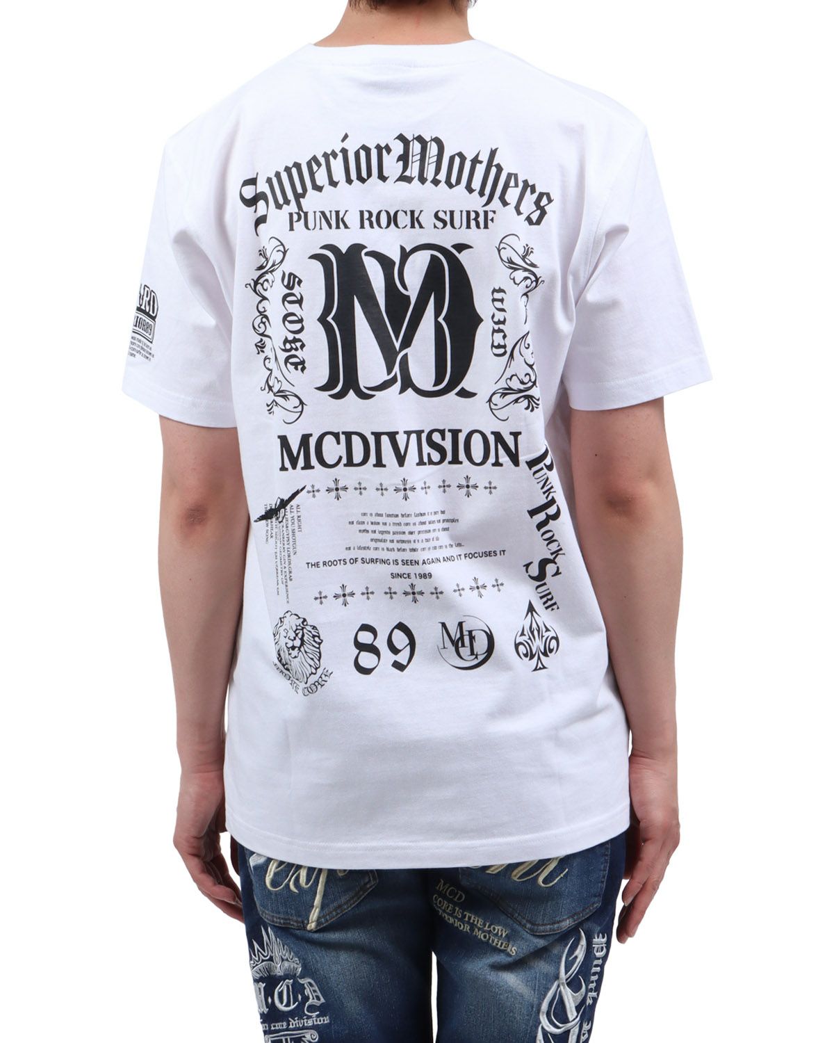 ホワイト：174cm62kg(Lサイズ着用)