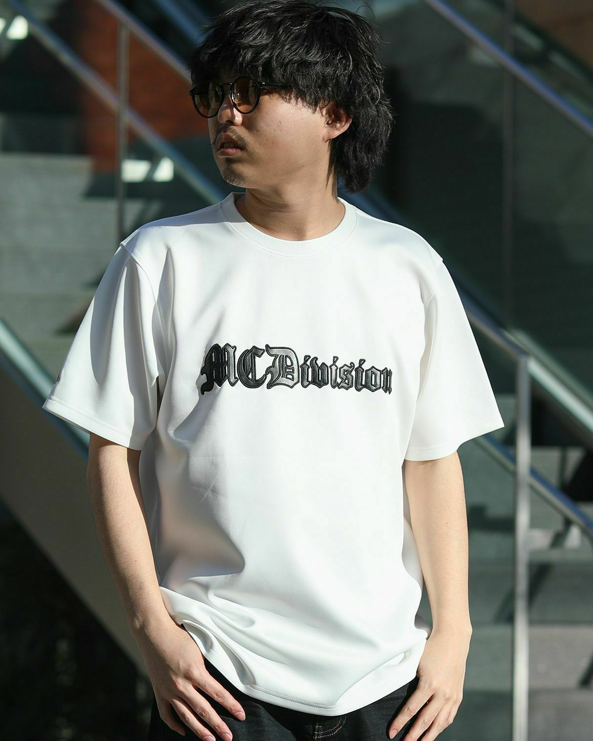 ホワイト:173cm/63kg(Lサイズ着用)