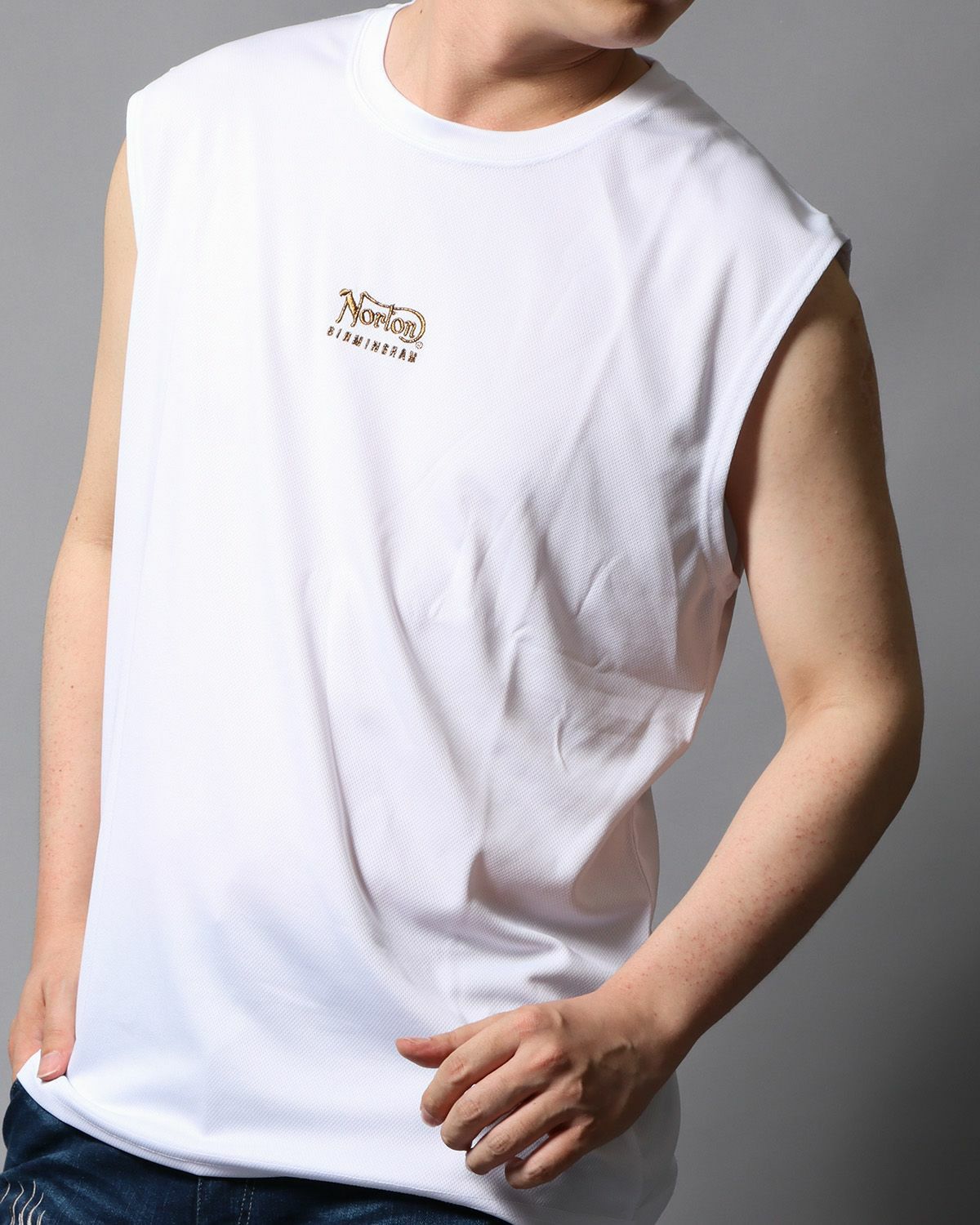 ホワイト：178cm/75kg(Lサイズ着用)