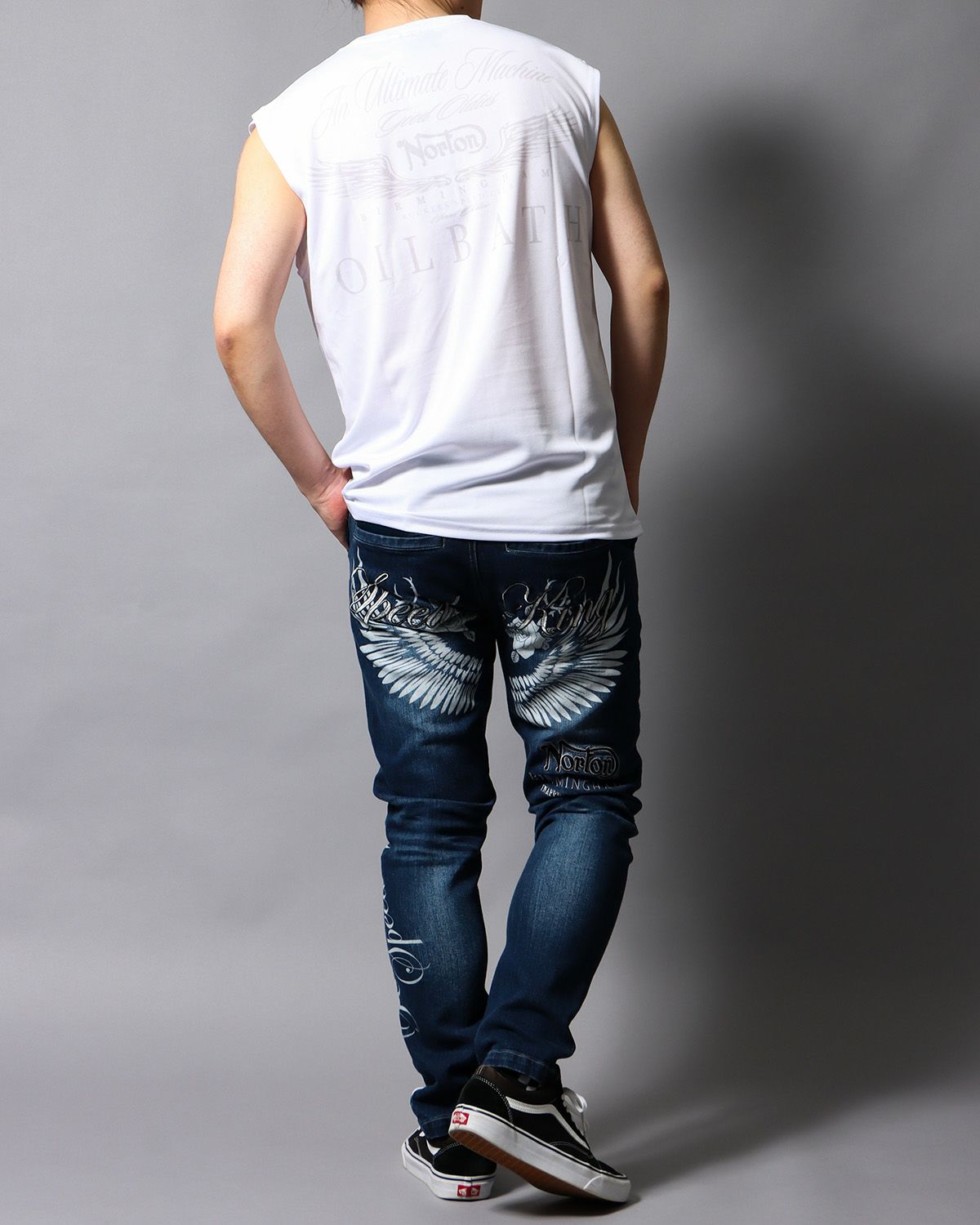 ホワイト：178cm/75kg(Lサイズ着用)