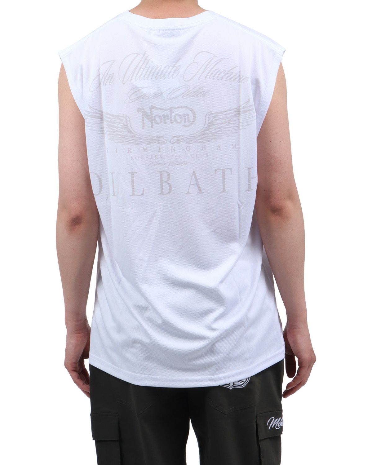 ホワイト：174cm62kg(Lサイズ着用)