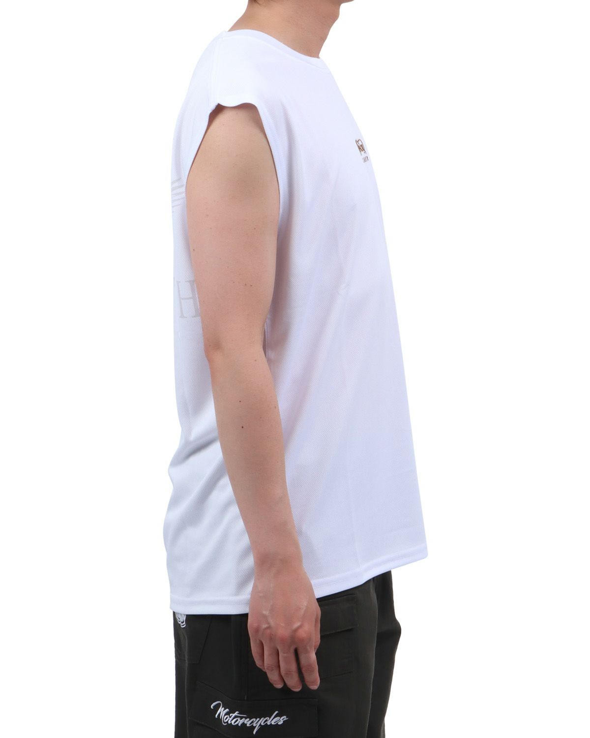 ホワイト：174cm62kg(Lサイズ着用)