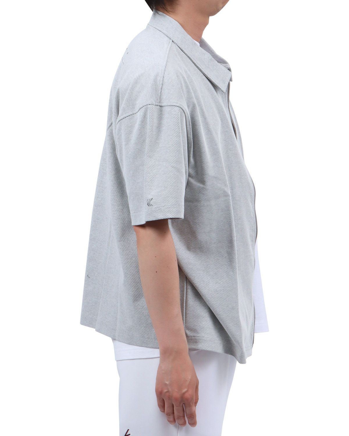 ホワイト：174cm62kg(Lサイズ着用)