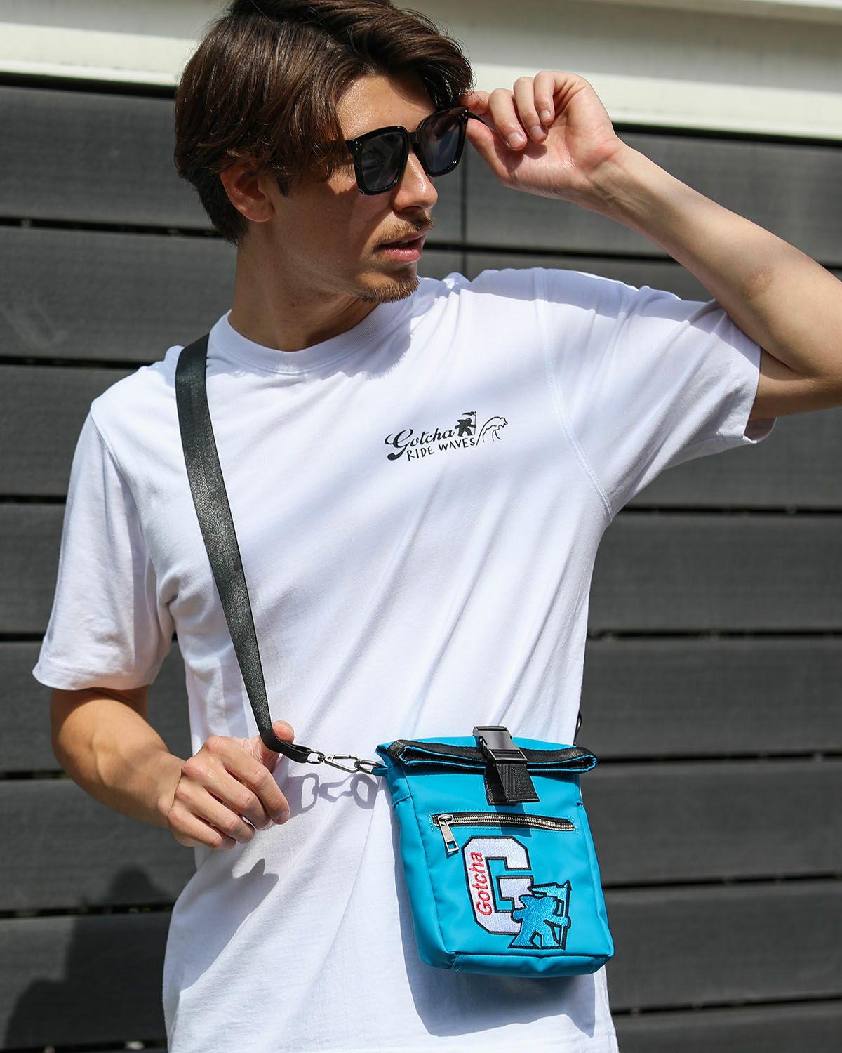 エメラルドグリーン