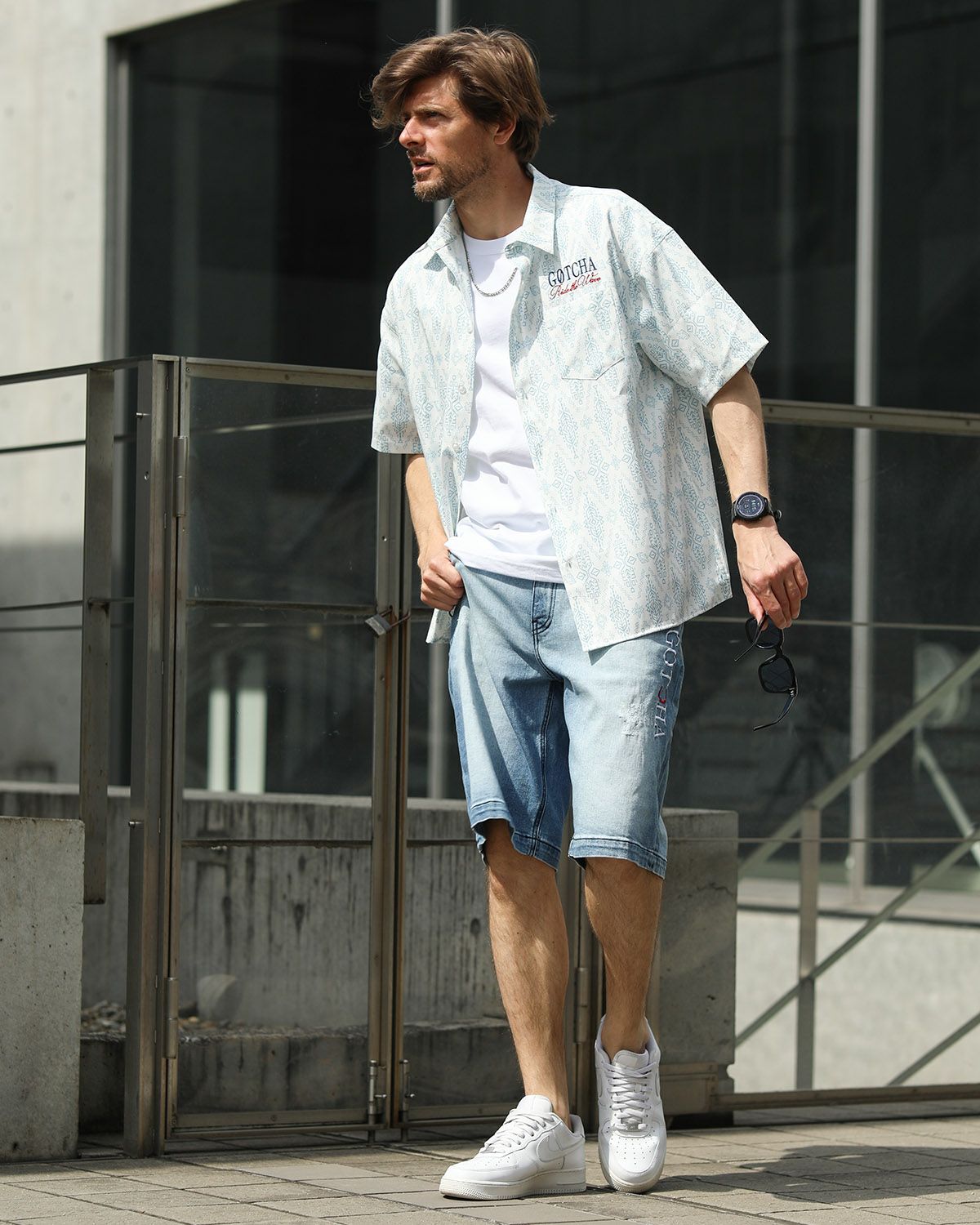 ホワイト：183cm70kg(Lサイズ着用) 