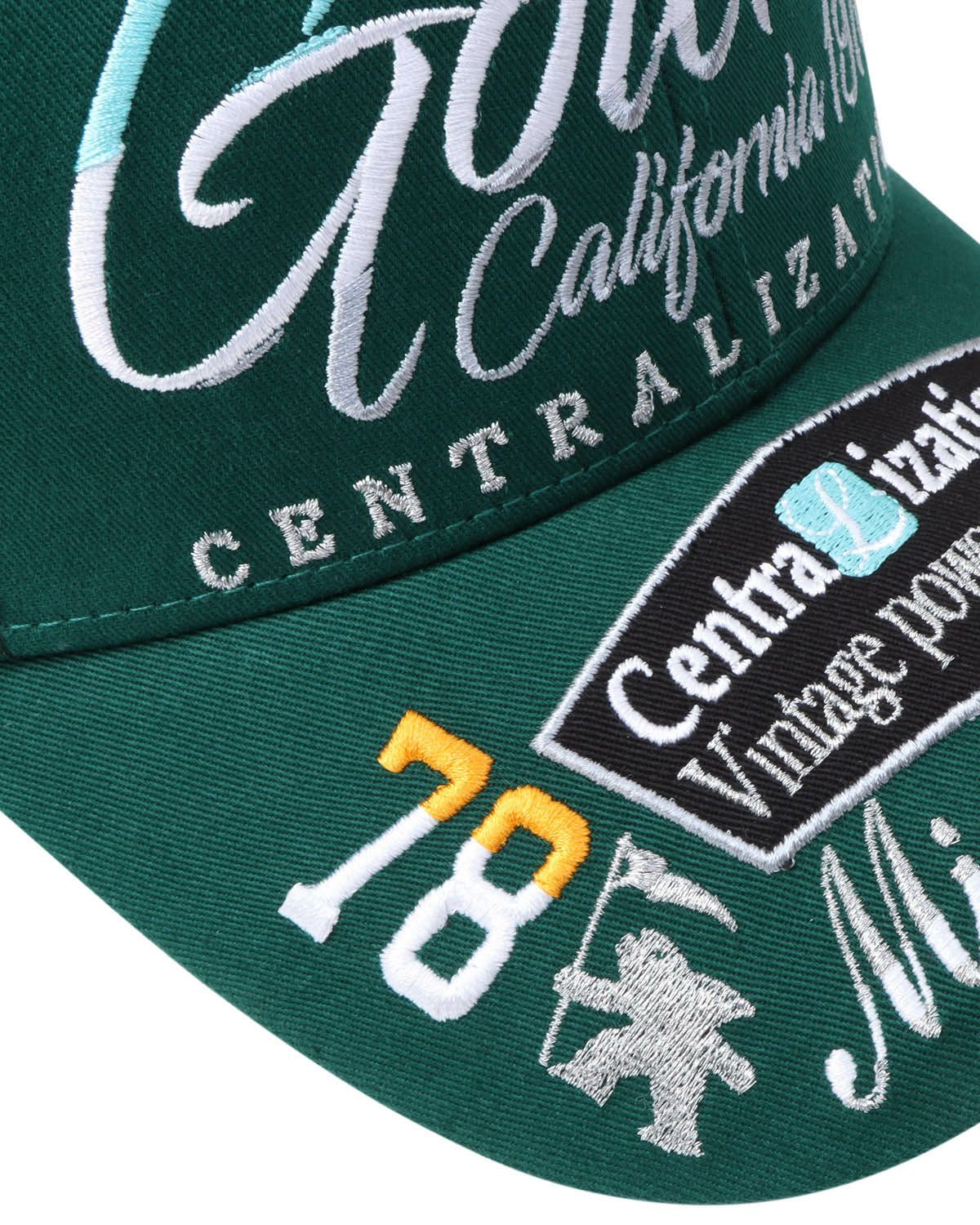 エメラルドグリーン