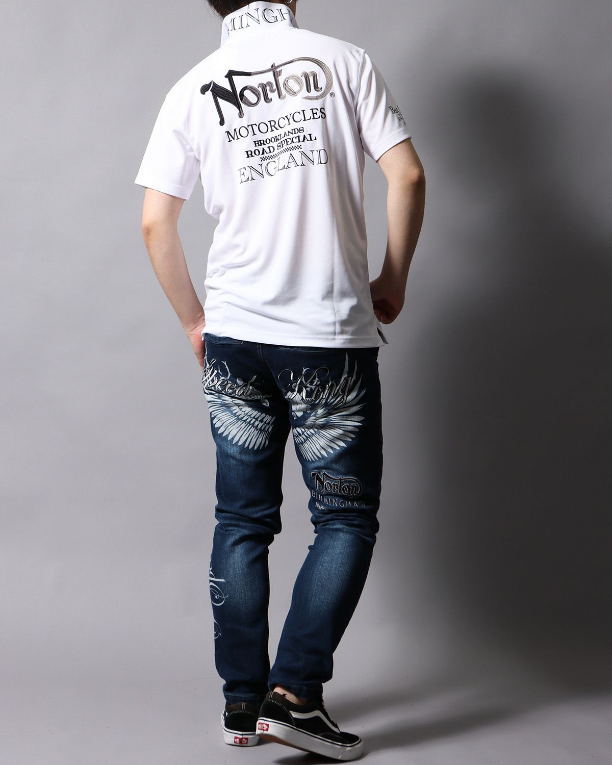 ホワイト：178cm/75kg(Lサイズ着用)