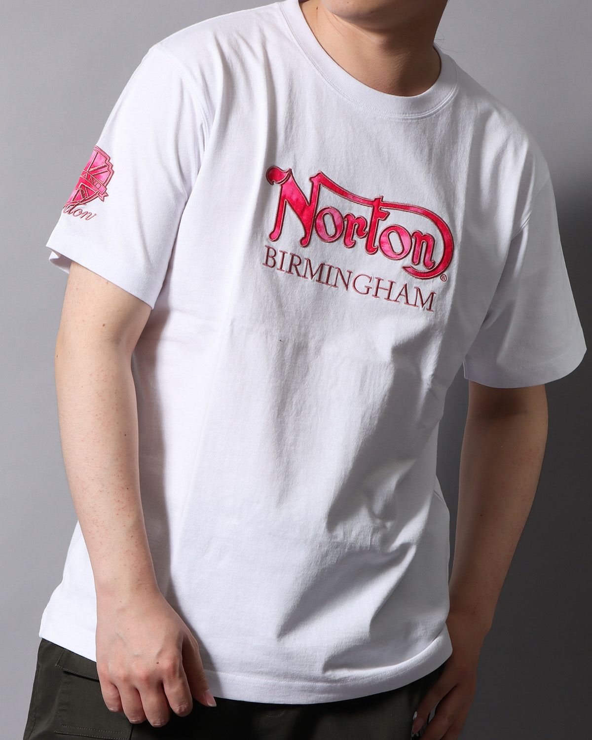 ホワイト：178cm/75kg(Lサイズ着用)