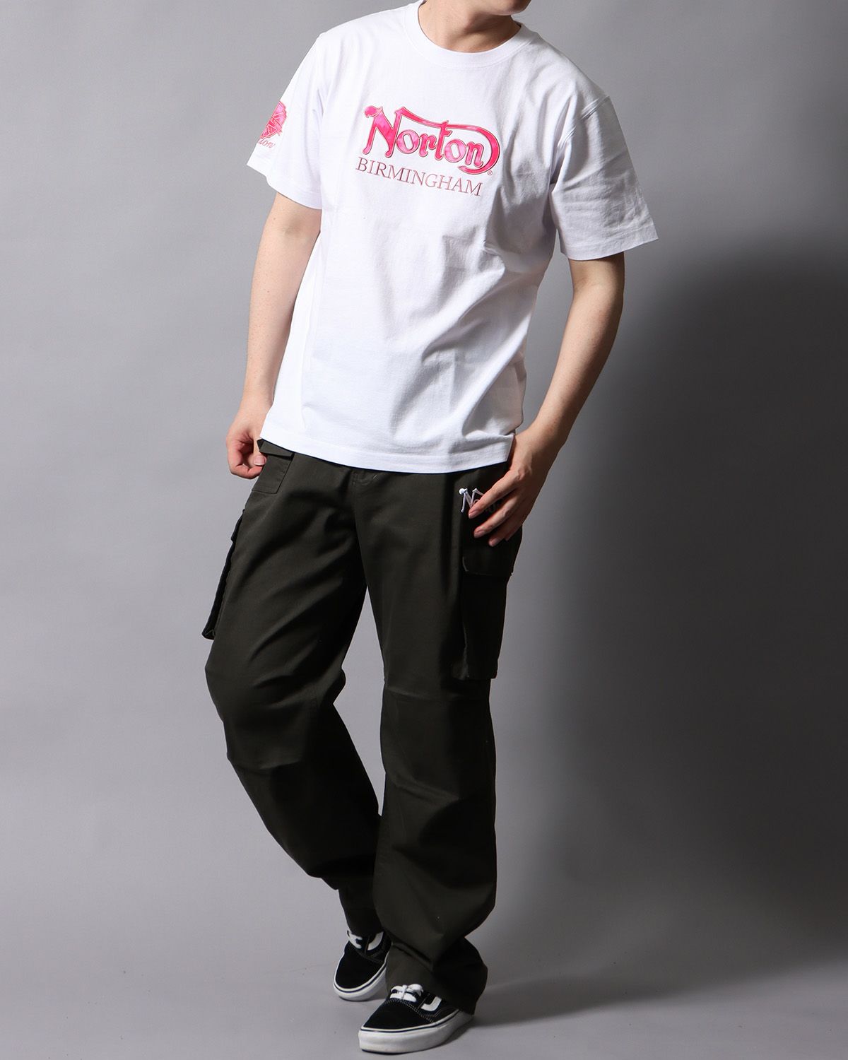 ホワイト：178cm/75kg(Lサイズ着用)