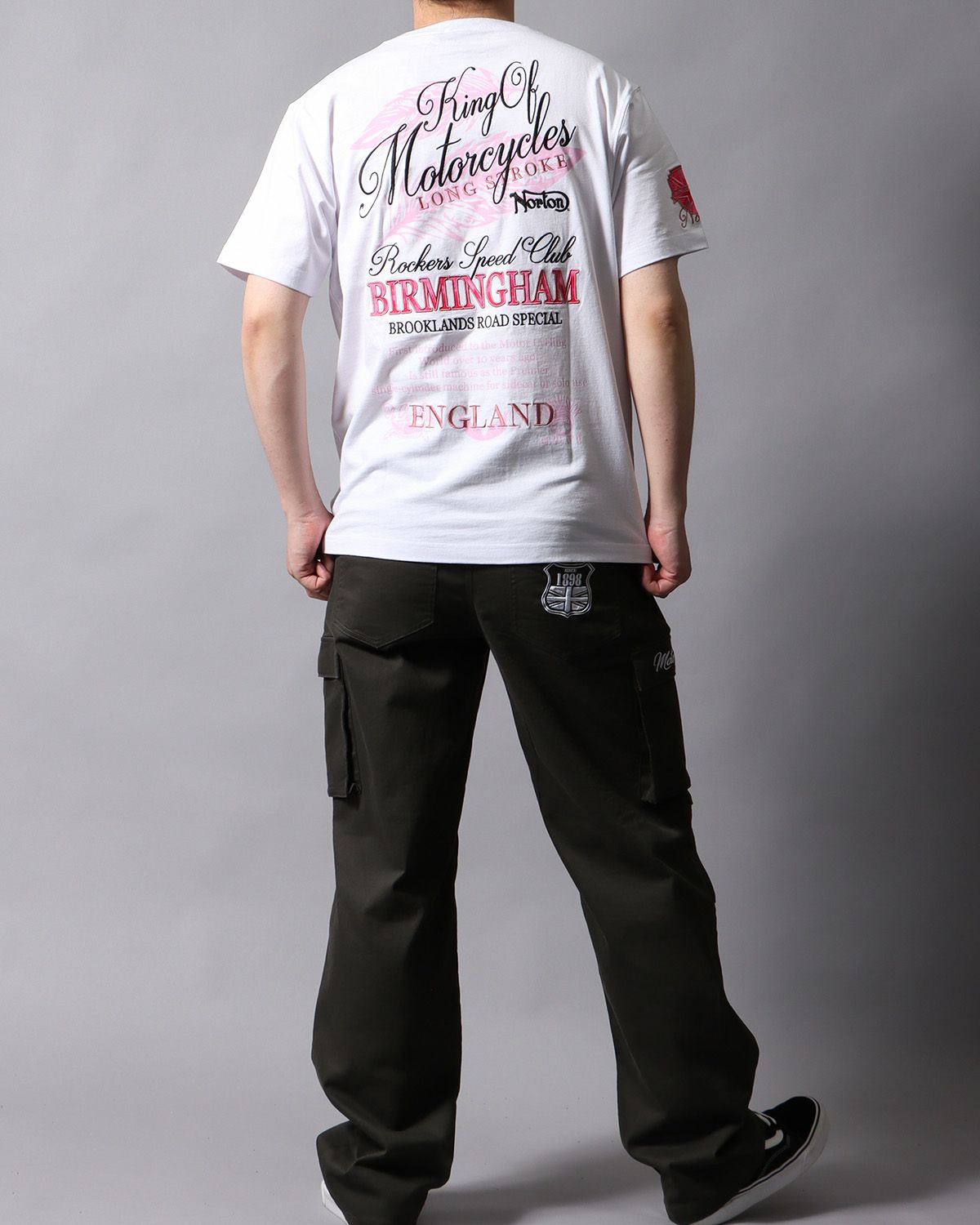 ホワイト：178cm/75kg(Lサイズ着用)