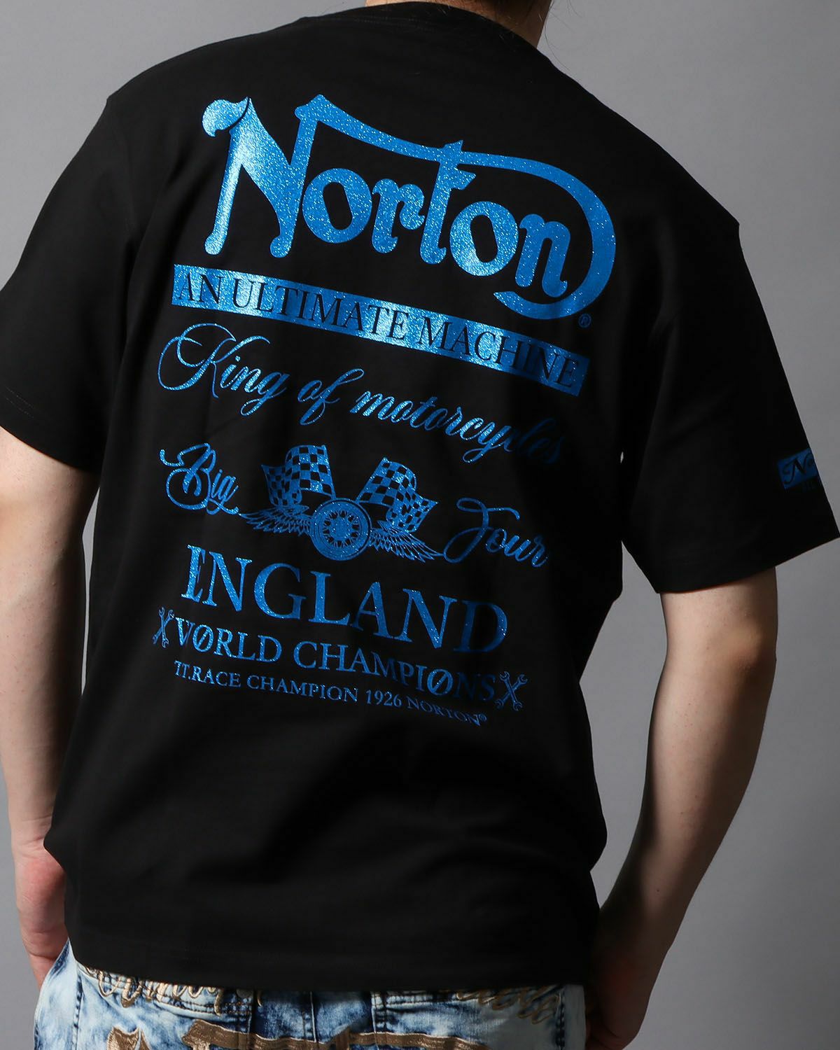 ブラック：178cm/75kg(Lサイズ着用)