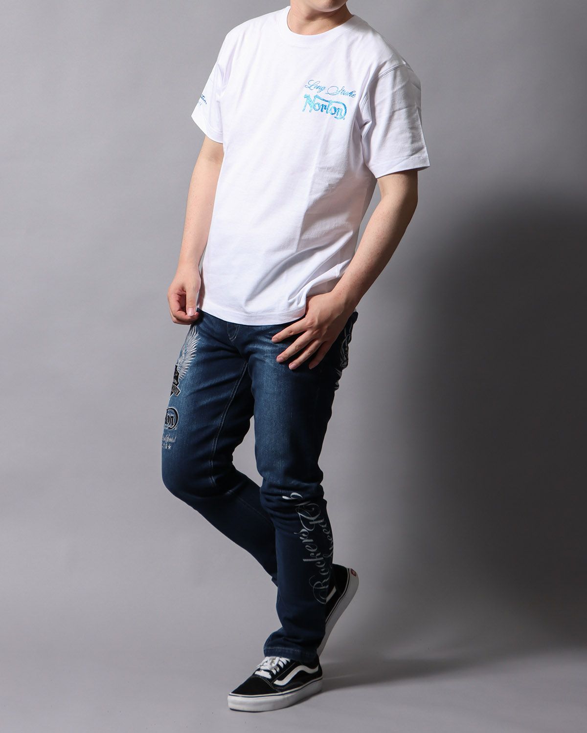 ホワイト：178cm/75kg(Lサイズ着用)