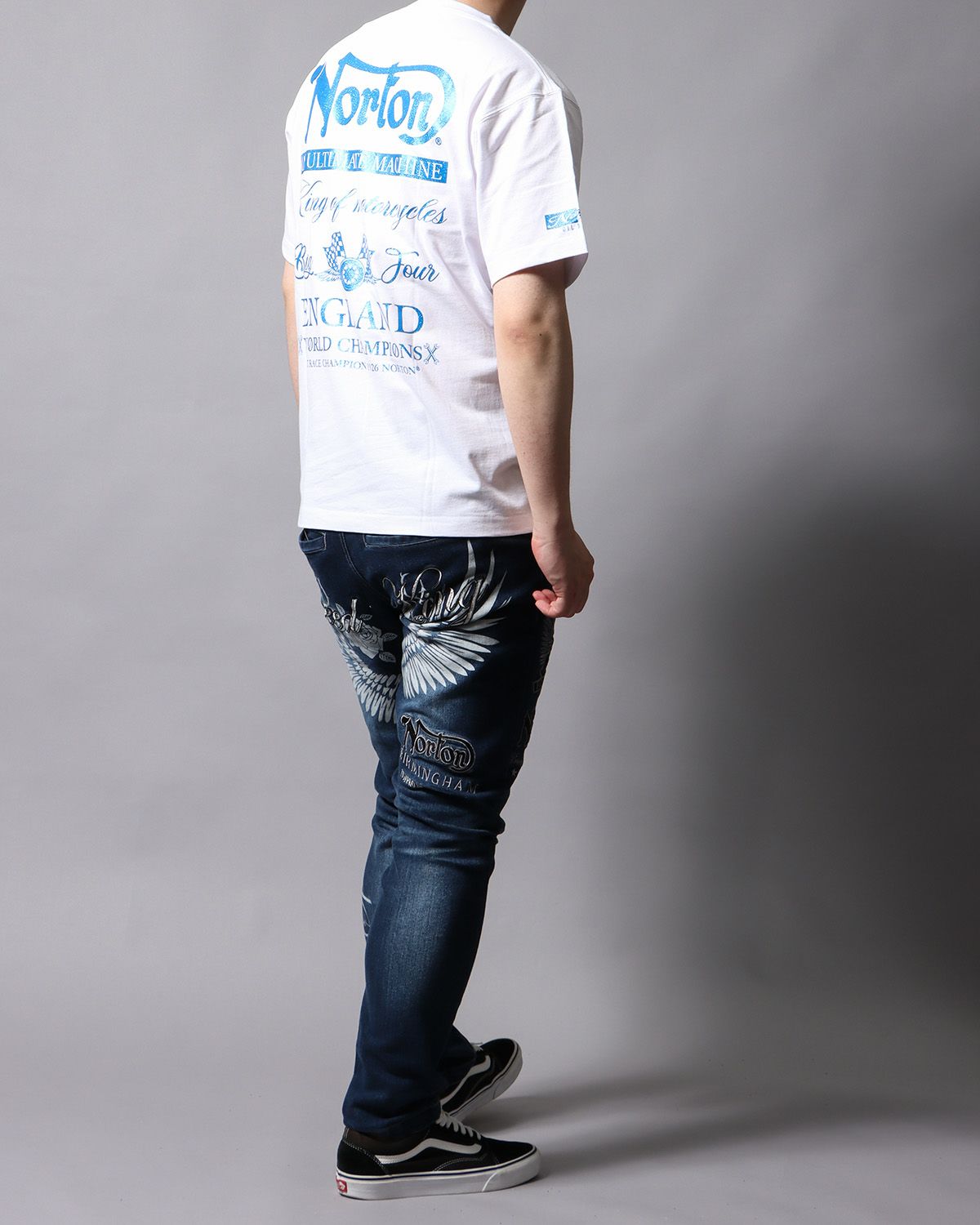 ホワイト：178cm/75kg(Lサイズ着用)