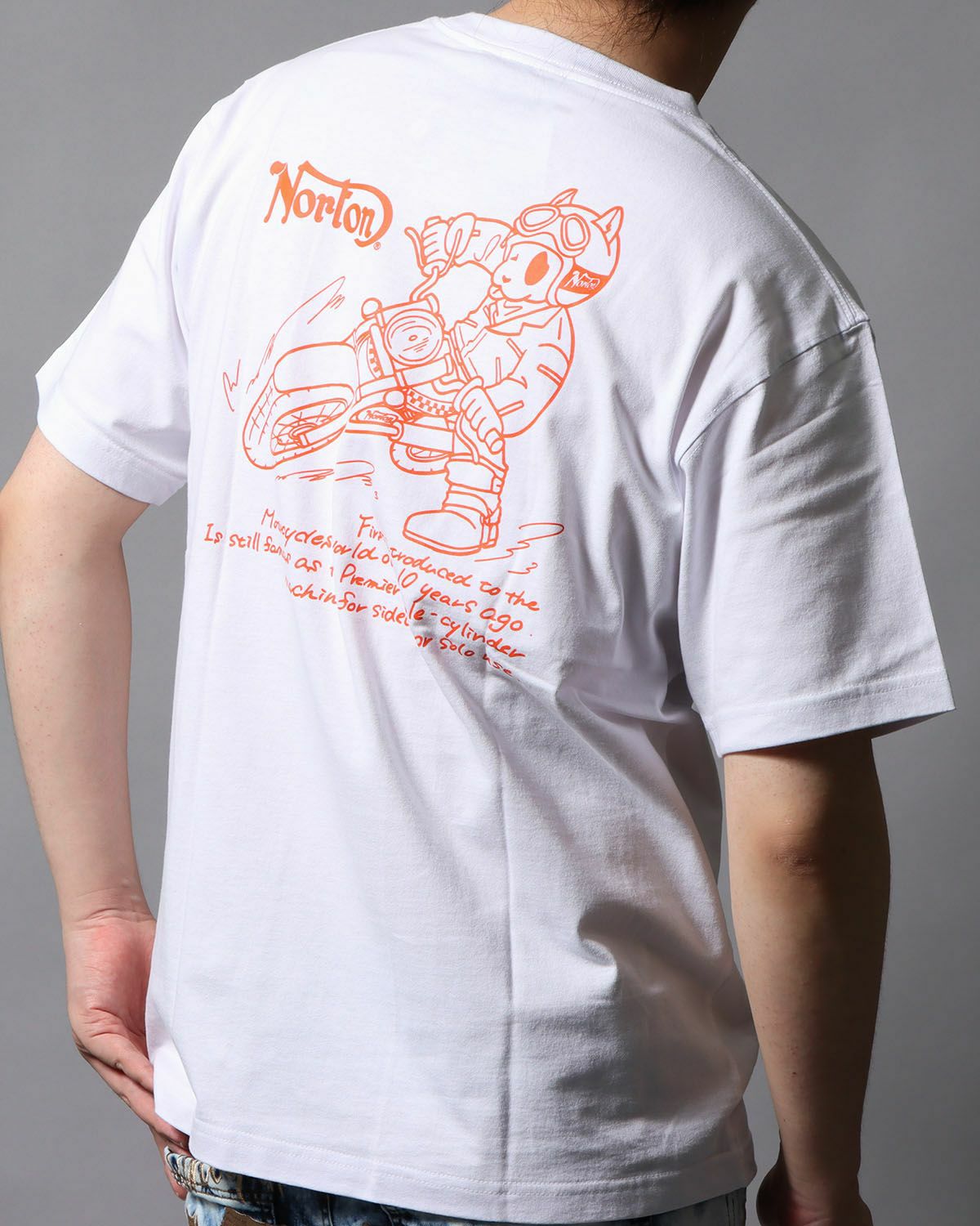 ホワイト：178cm/75kg(Lサイズ着用)