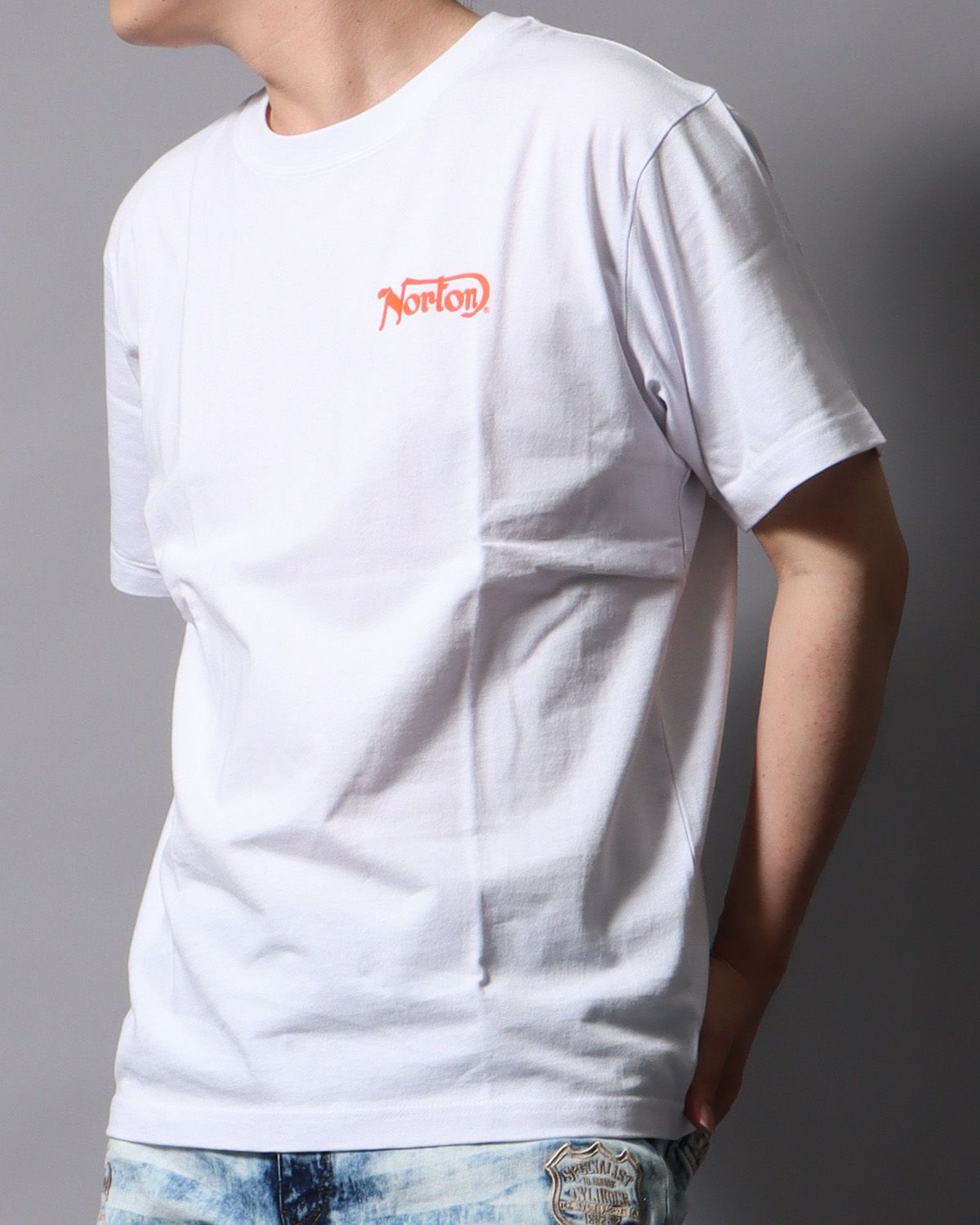 ホワイト：178cm/75kg(Lサイズ着用)