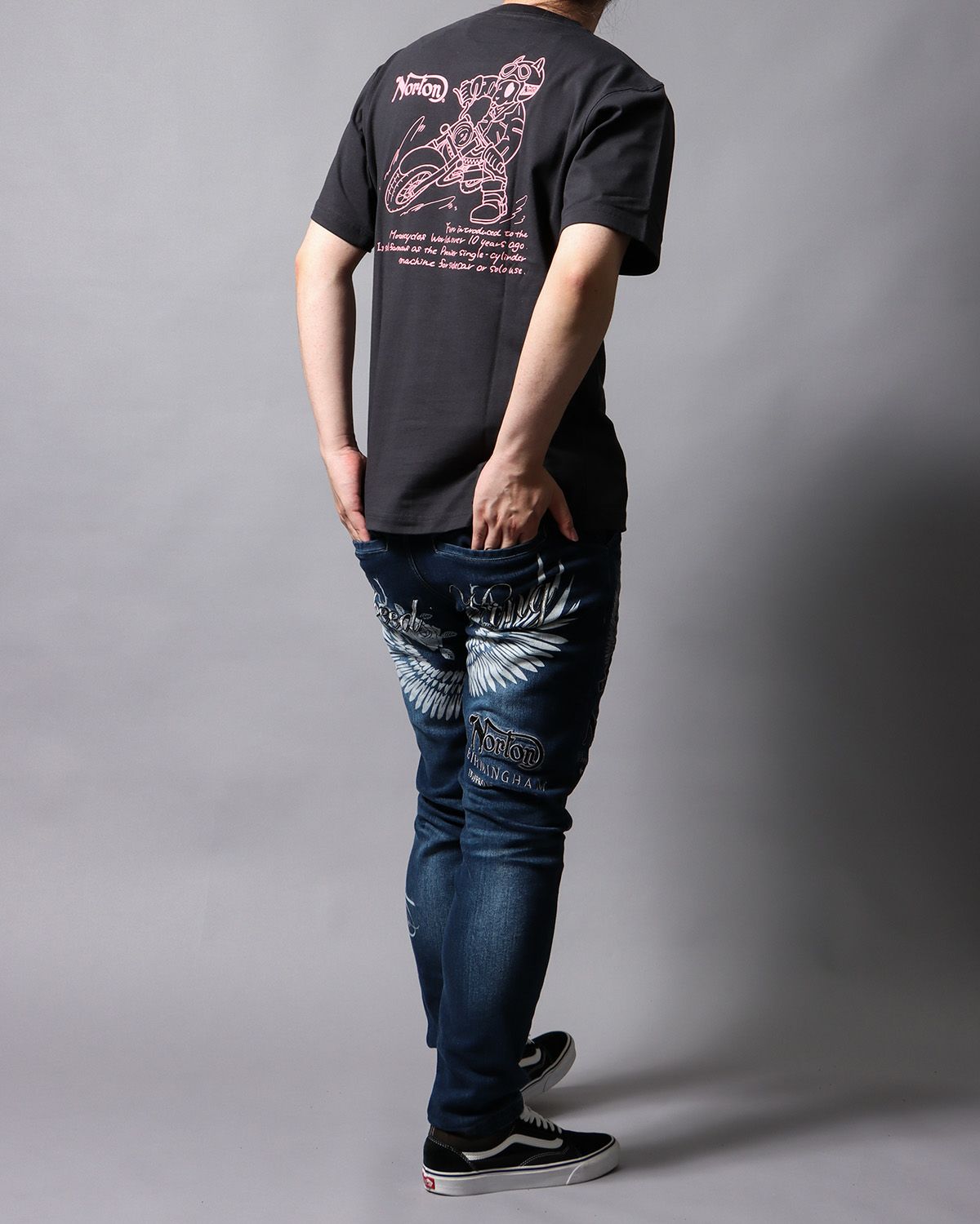 チャコール：178cm/75kg(Lサイズ着用)