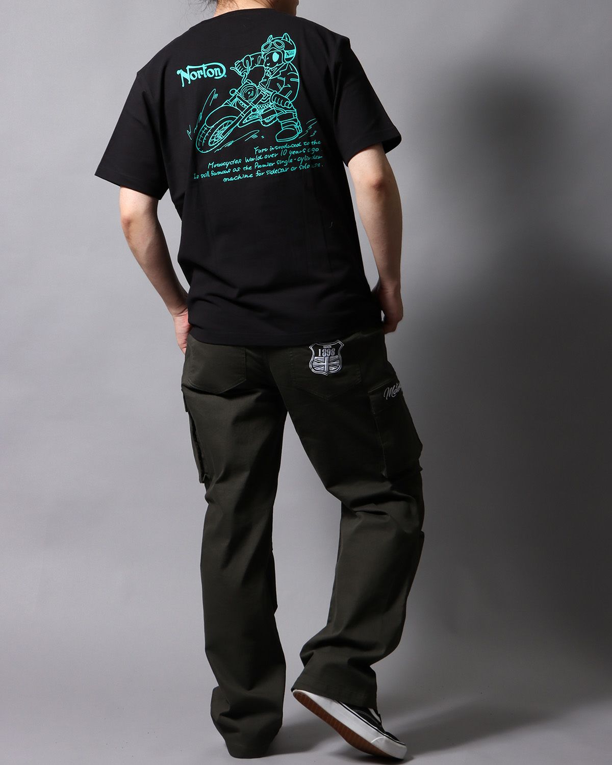 ブラック：178cm/75kg(Lサイズ着用)