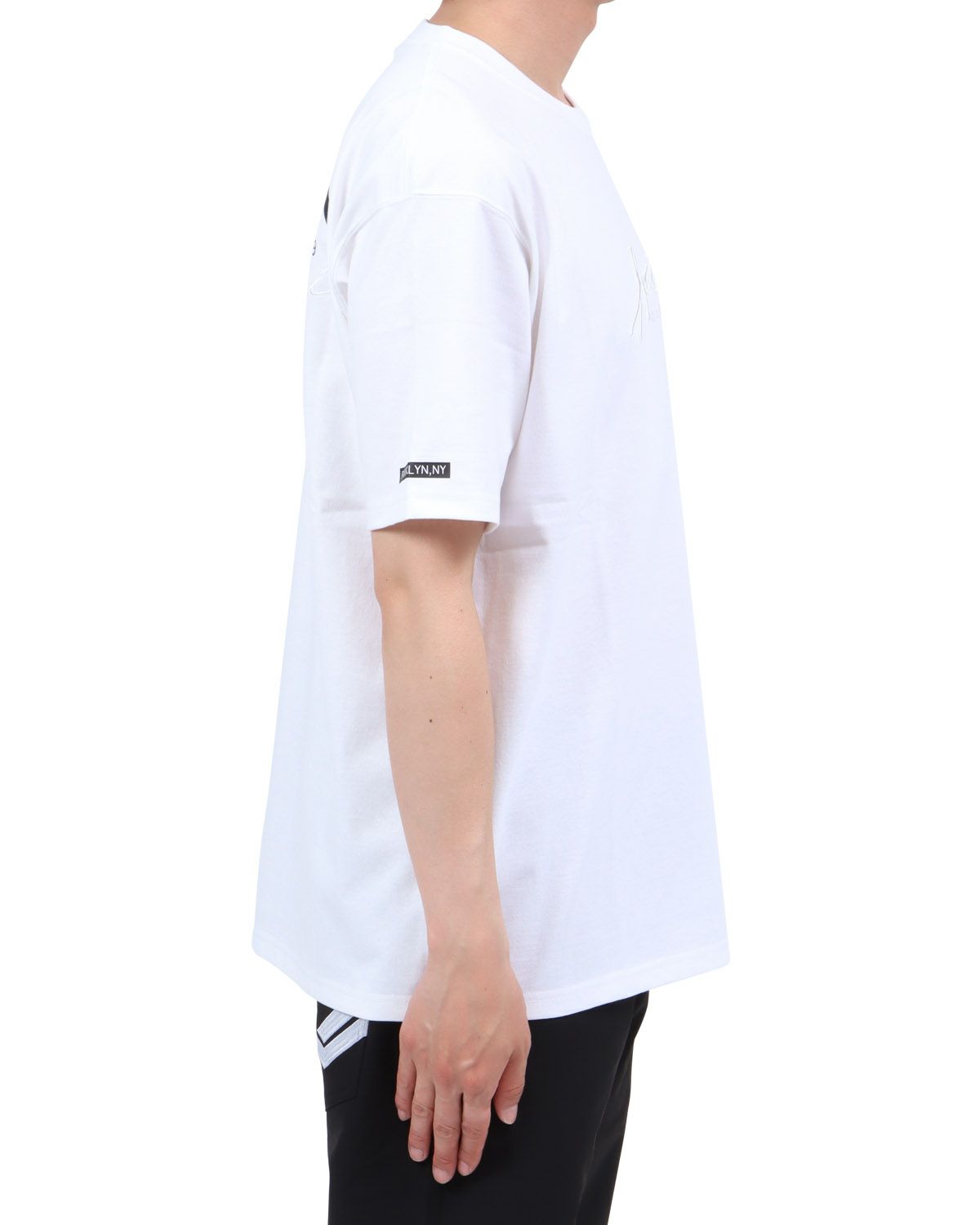 ホワイト：174cm62kg(Lサイズ着用)