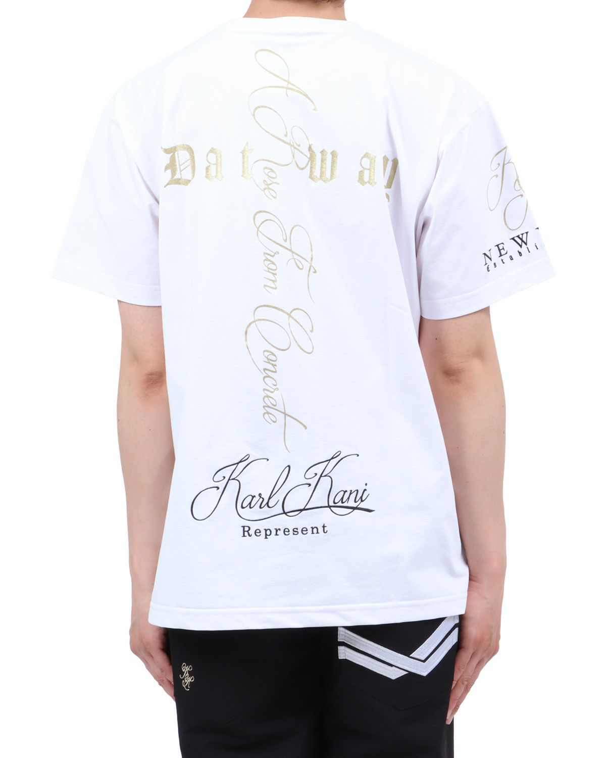 ホワイト：174cm62kg(Lサイズ着用)