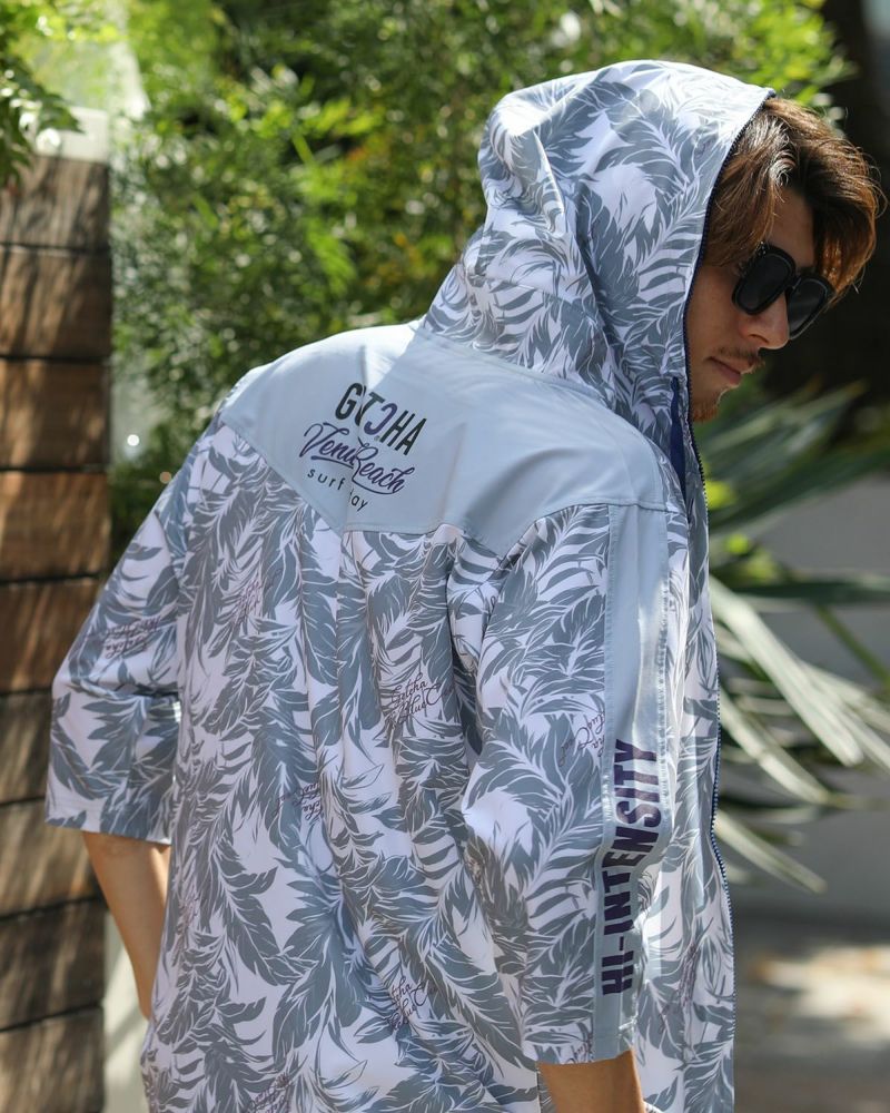 ホワイト：180cm70kg(Lサイズ着用)