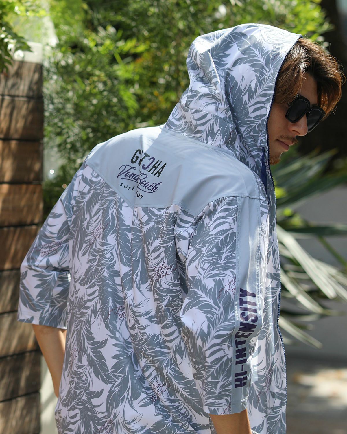 ホワイト：180cm70kg(Lサイズ着用)