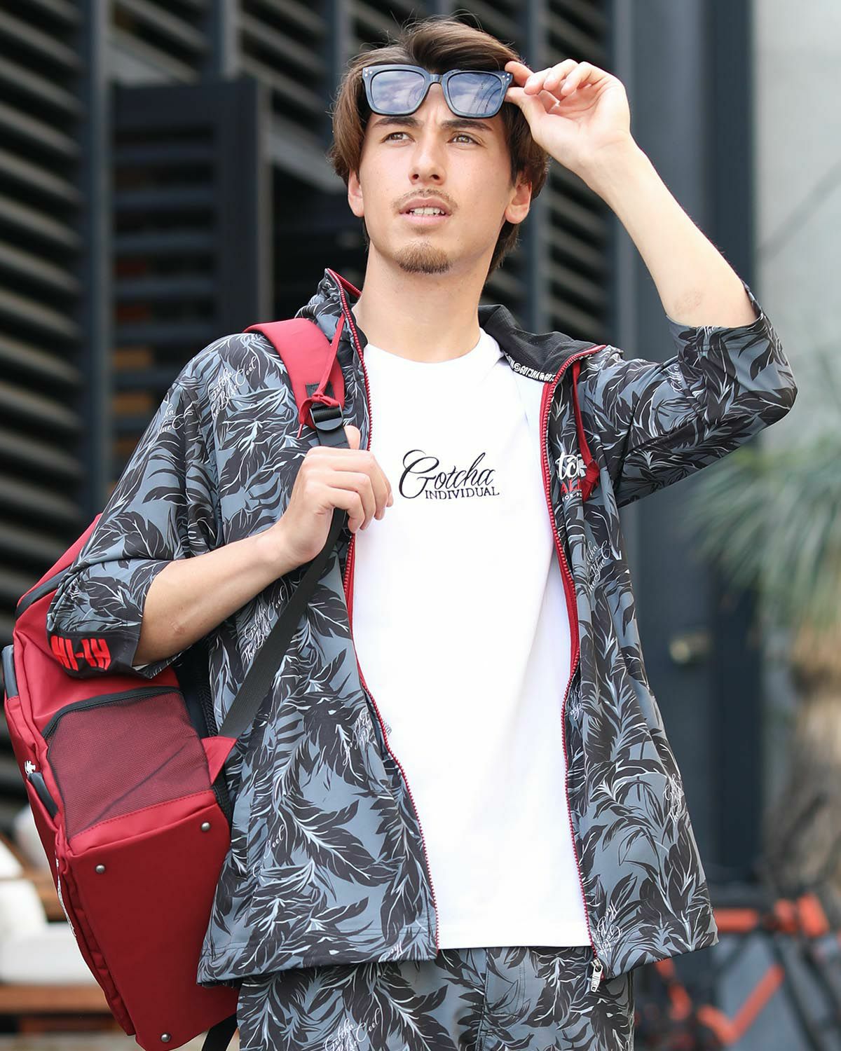 ブラック：180cm70kg(Lサイズ着用)