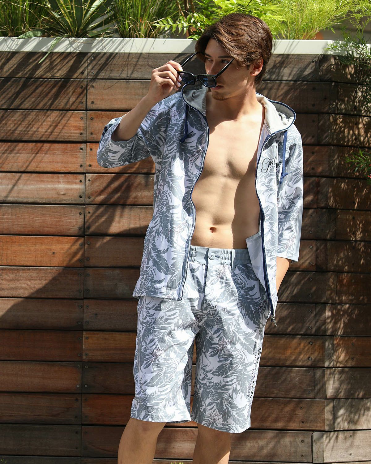 ホワイト：180cm70kg(Lサイズ着用)