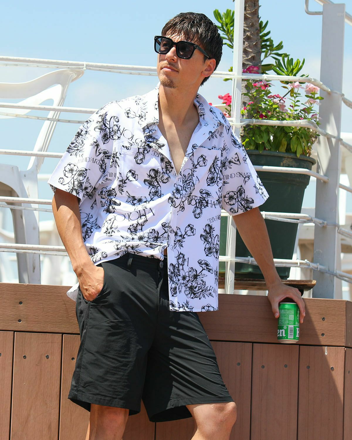 ホワイト：180cm70kg(Lサイズ着用)