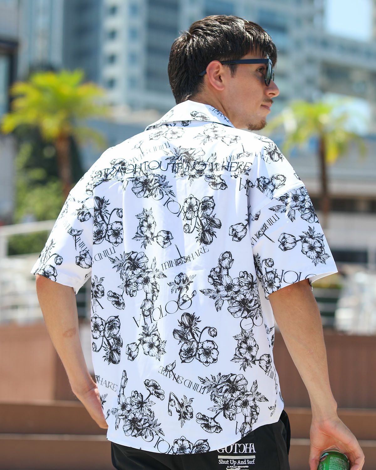 ホワイト：180cm70kg(Lサイズ着用)