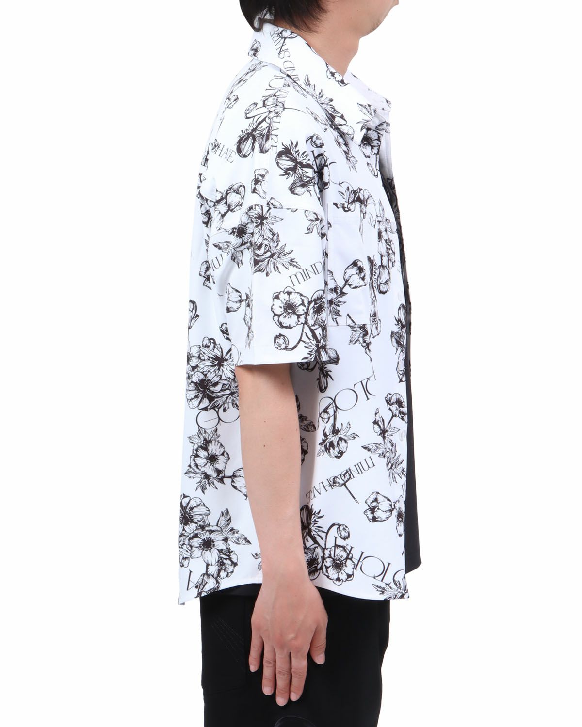 ホワイト：174cm62kg(Lサイズ着用)