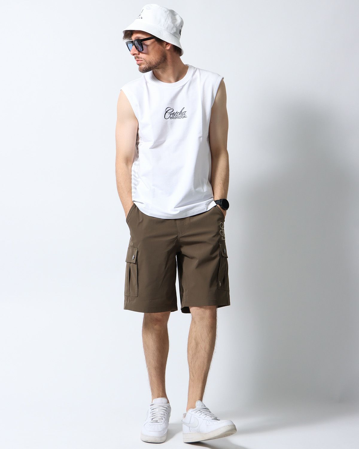 ホワイト：183cm70kg(Lサイズ着用)