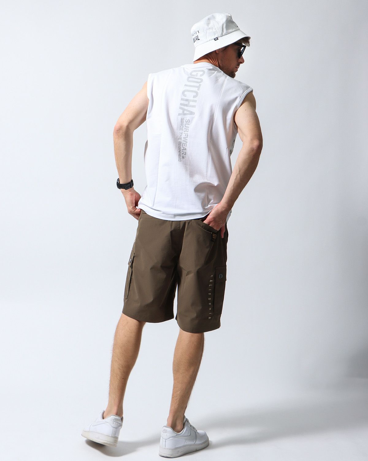 ホワイト：183cm70kg(Lサイズ着用)