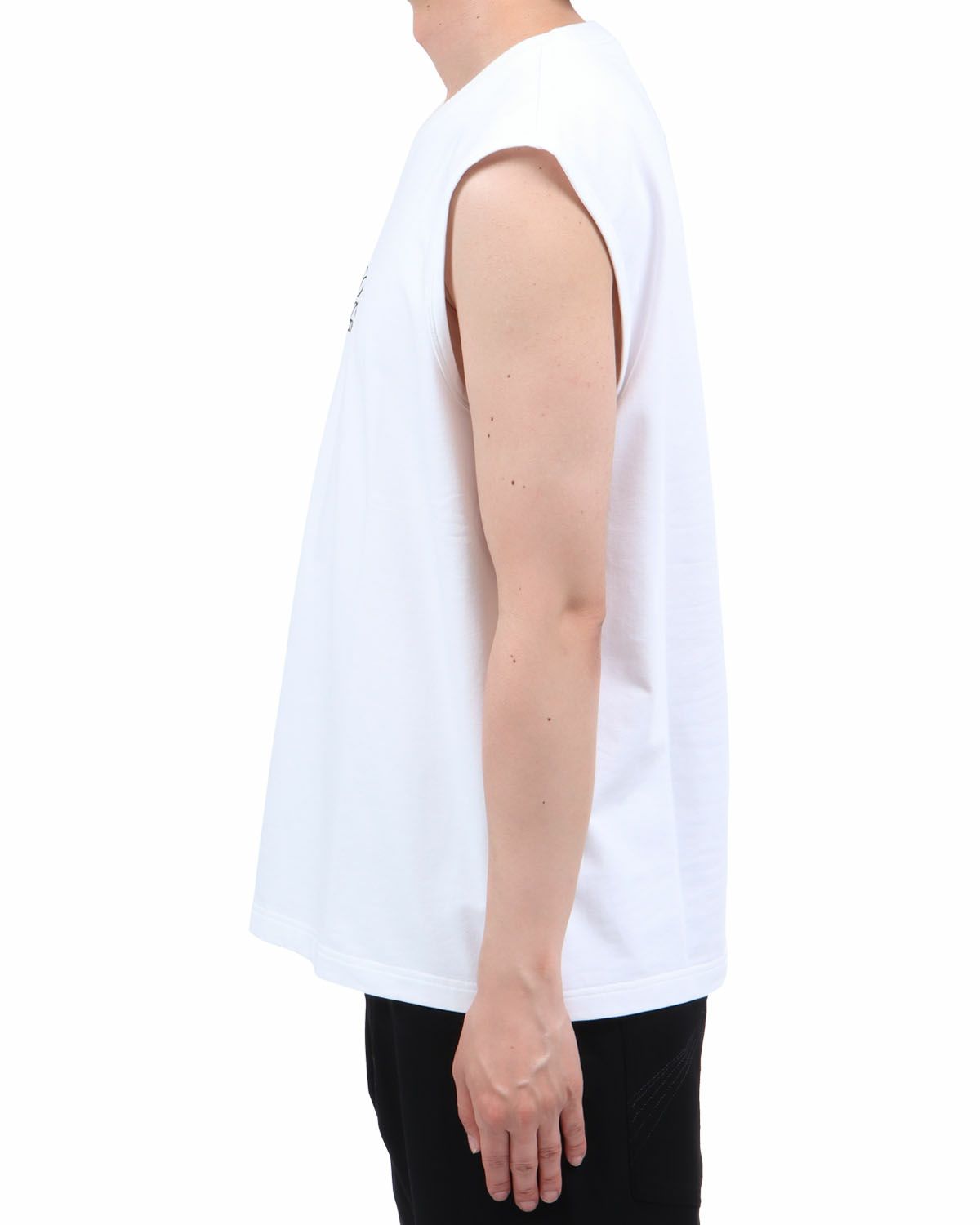 ホワイト：174cm62kg(Lサイズ着用)