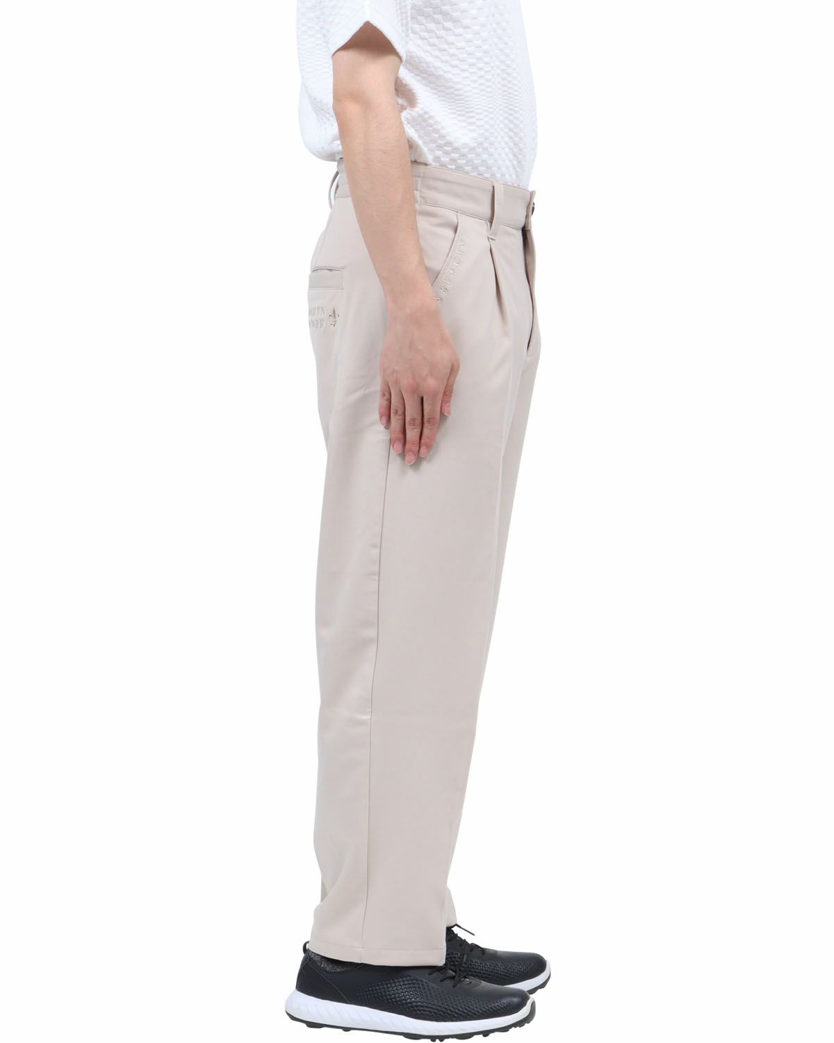 オフホワイト：173cm60kg(30inc着用)