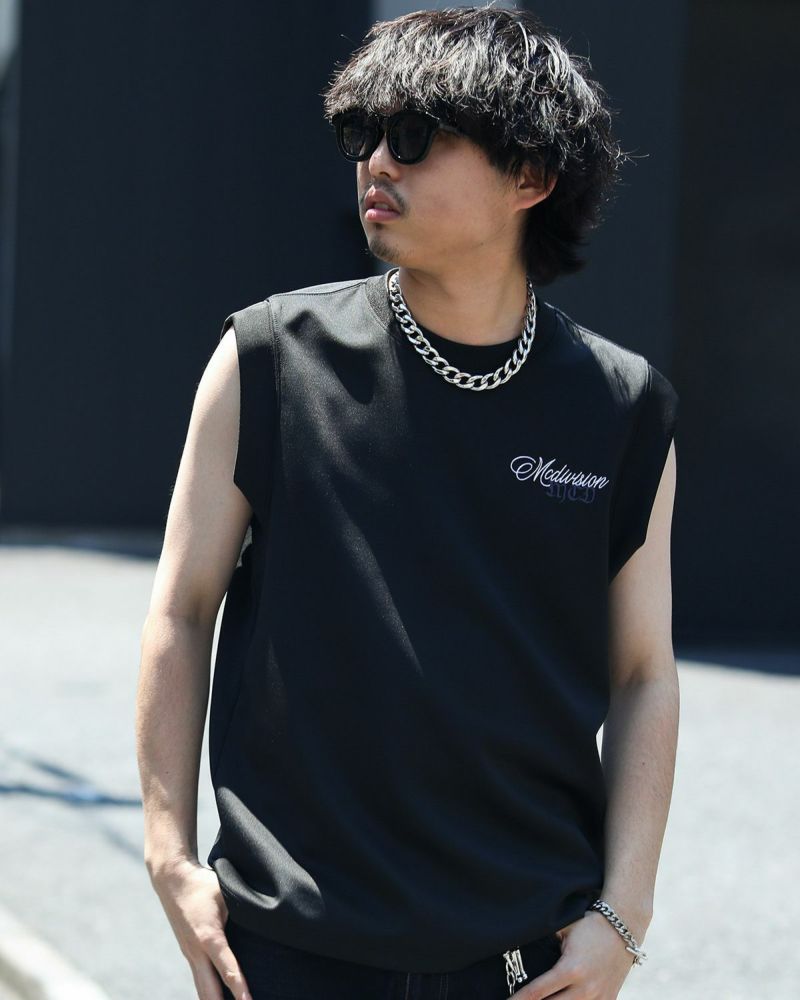 ブラック:173cm/63kg(Lサイズ着用)